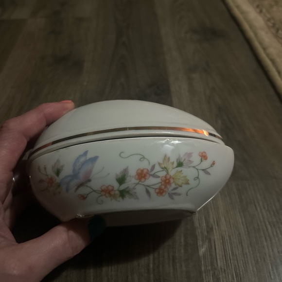 Avon porcelain egg - Picture 3 of 6